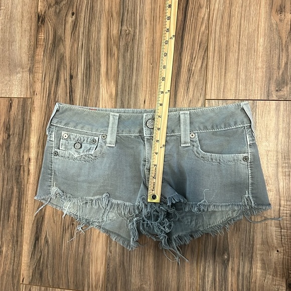 True Religion Joey Cut Off Shorts Women’s Size 30 Gray Distressed Raw Hem - Picture 3 of 8
